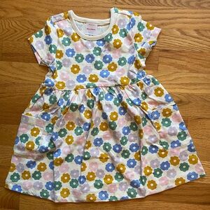 Hanna Andersson - Short Sleeve Printed Pocket Dress in Tiny Blossoms